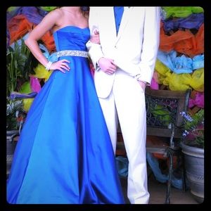 Beautiful blue formal, very elegant, size 0